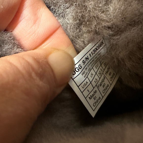 NEW Classic Kids UGG Boots - Picture 5 of 7